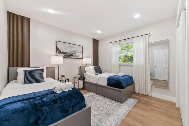 Bedroom at Lily Pad with two twin beds and navy blankets